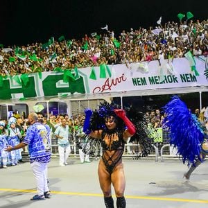 Viviane Araujo sobre desfile da Mancha Verde: 'Hoje é dia de exaltar essa terra de encantos, cores e axé! O canto dessa cidade ecoa forte'