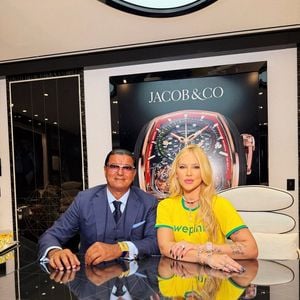 Virgínia Fonseca e Jacob Arabo apareceram juntos após a influenciadora ser anunciada como nova embaixadora da Jacob & Co.