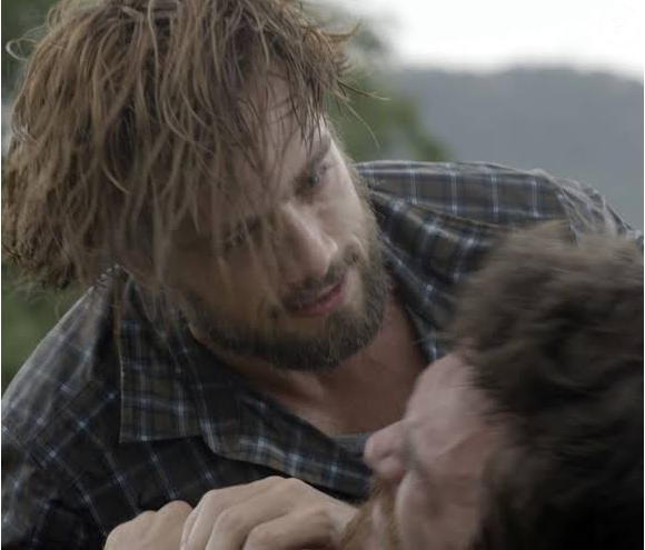 Felipe agride Pedro em briga explosiva no final da novela 'Além do Tempo'