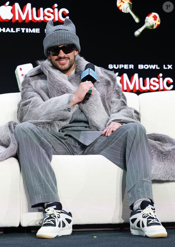 Bad Bunny agora se apresenta no show do intervalo do Super Bowl 2026, considerado o maior palco do mundo