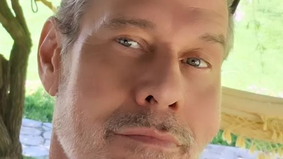 Galã da Globo nos anos 1990, Nico Puig namora produtor há quase 3 décadas e teve profissões bem longe das novelas ao morar nos EUA