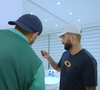 Weverton, goleiro da Seleção Brasileira, revelou que é apaixonado por perfumes e surpreendeu ao mostrar sua fragrância favorita durante participação no quadro 'Podpah Visita'