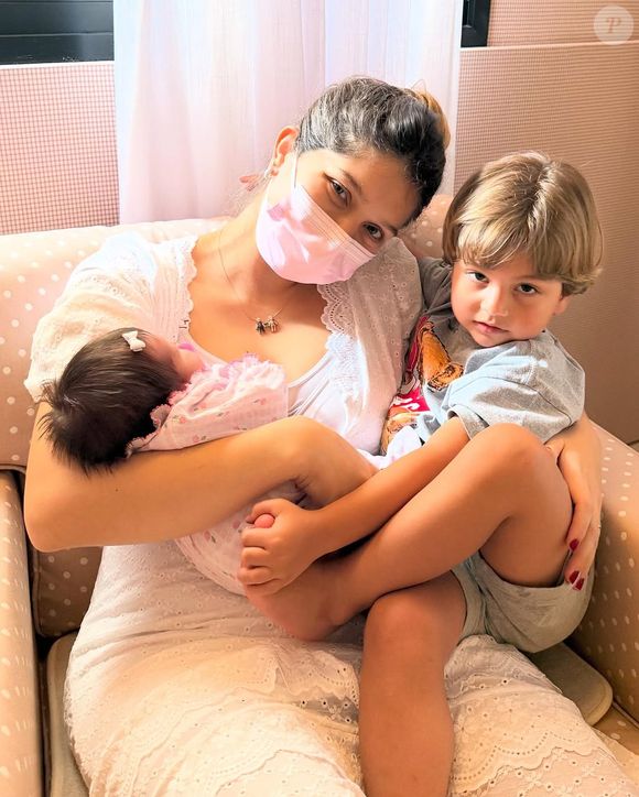 Lyandra Costa amamentou o bebê com máscara e luvas, se isolou do resto da família e a bebê iniciou tratamento com antibiótico