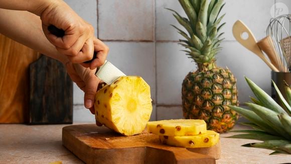 Frutas como kiwis, cerejas ácidas, uvas e abacaxis são excelentes fontes de melatonina