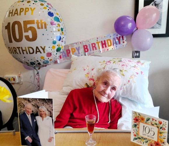 Eileen Wilkie completou 105 anos recentemente e ganhou uma festinha especial na Rossetti House, unidade da Care UK, e contou os segredos de sua longevidade