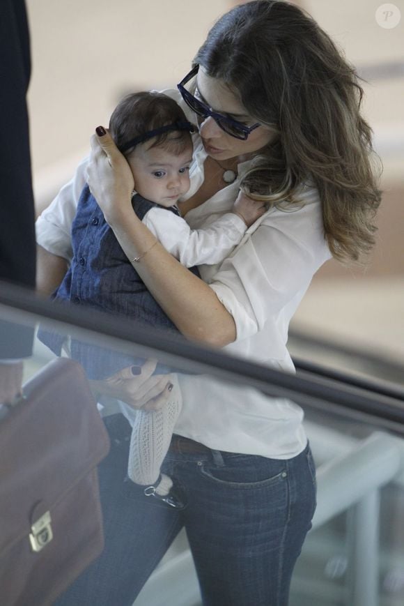 Grazi Massafera com Sofia ainda bebê