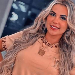 Toda natural, Deolane gostava de sempre estar maquiada e com extensão de cílios
