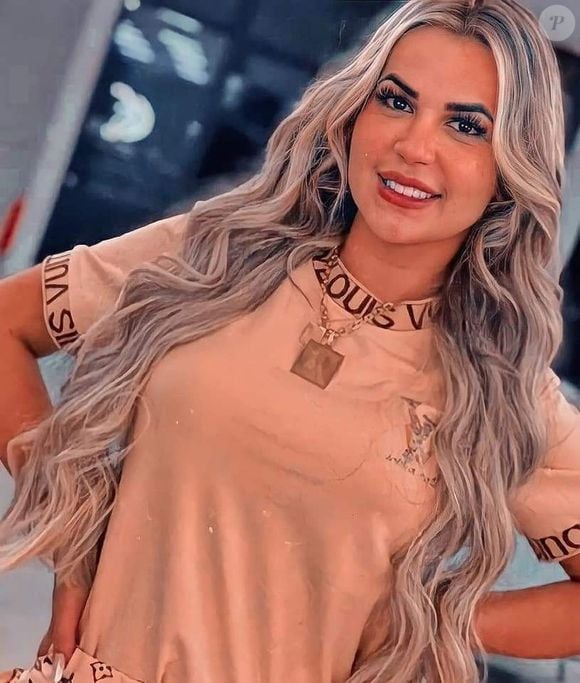 Toda natural, Deolane gostava de sempre estar maquiada e com extensão de cílios