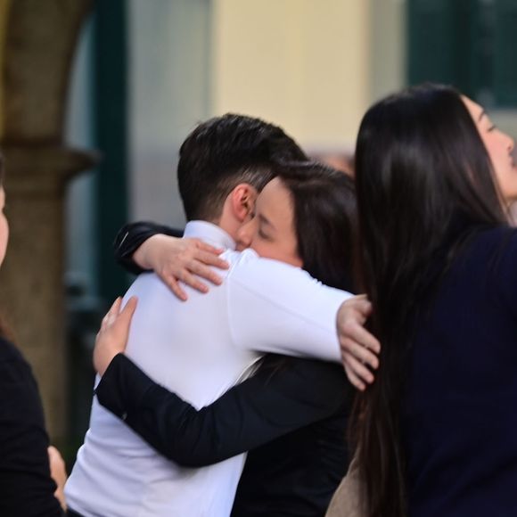 Velório de Laura Cardoso: parentes da atriz se consolam no adeus à veterana