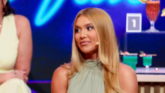 Essa festa virou um... caos! Virgínia faz confraternização do 'Sabadou' na base da permuta, não cumpre combinado e o pior acontece