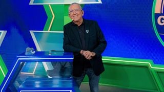 SBT ganha defesa de Galvão Bueno após processo da N Sports; ação na Justiça envolve R$ 40 milhões e lucro com a Copa do Mundo 2026. Narrador toma forte decisão: 'Encerrar minha parceria'