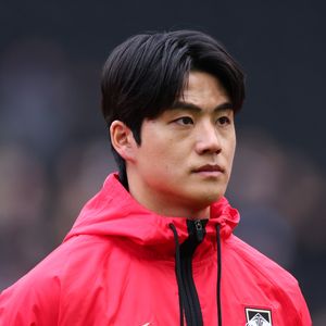 Seol Young-woo é um jogador de futebol sul-coreano de 27 anos que atua como lateral-direito ou zagueiro. Na Copa do Mundo de 2026, ele defende a Seleção da Coreia do Sul, tendo sido convocado oficialmente, e atualmente joga pelo Estrela Vermelha (Crvena zvezda), da Sérvia