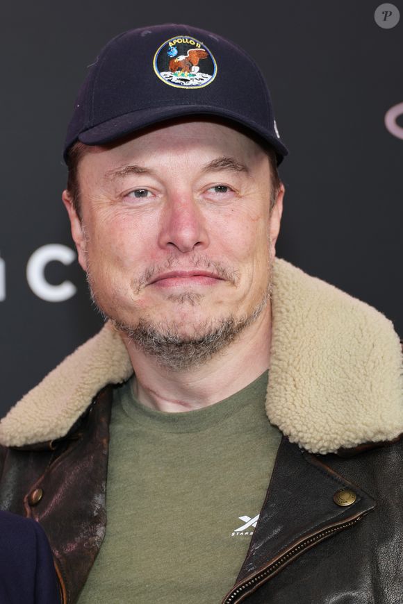 Elon Musk teria dito à mãe do seu filho caçula que o plano é que tenham barrigas de aluguel para gestar seus filhos