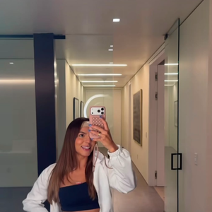 Hariany treinou em quarto de mansão luxuosa de Anitta, onde ela está hospedada antes da Copa do Mundo
