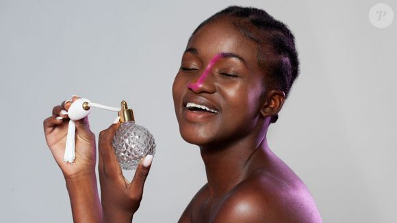 Existem diversos perfumes disponíveis no mercado, além de fragrâncias clássicas nacionais que vão te deixar com um cheiro incrível de mulher rica, vaidosa e milionária!