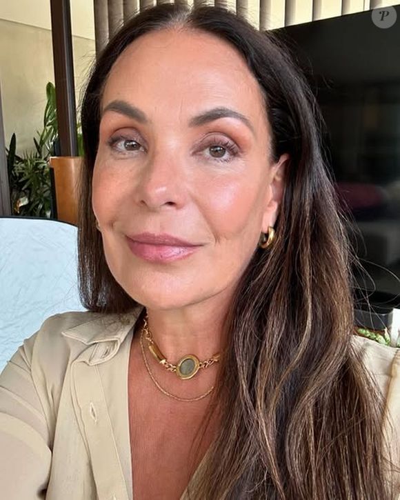 Horas antes de deixar o ‘Domingo Espetacular’, Carolina Ferraz compartilhou uma reflexão sobre maternidade e desigualdade de gênero
