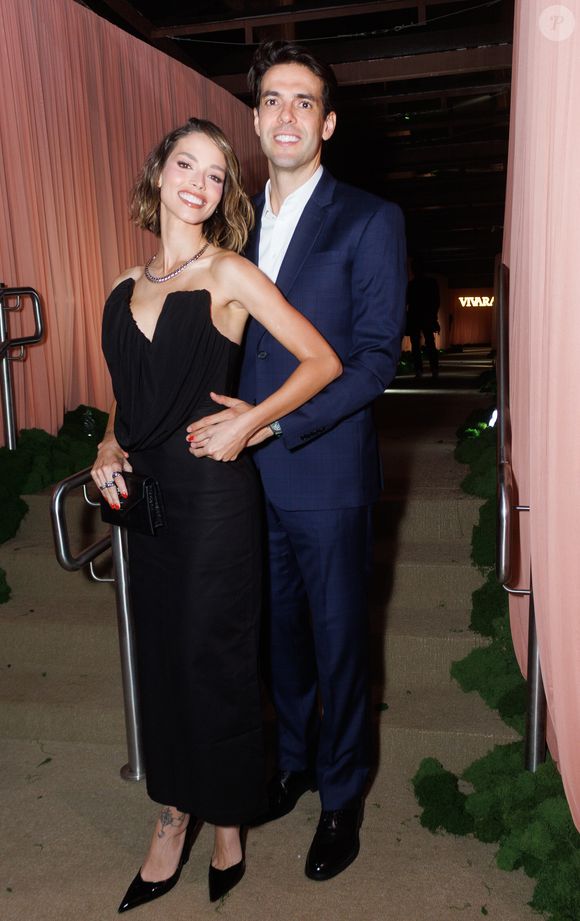 O ex-jogador Kaká foi ao evento da Vivara com a esposa, Carol Dias