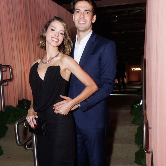 O ex-jogador Kaká foi ao evento da Vivara com a esposa, Carol Dias