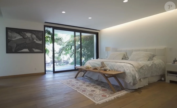 Suíte master é puro luxo na mansão de Felipe Neto