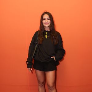 Também na área reservada, a atriz Giullia Buscacio roubou a cena com um look all black