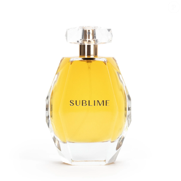 Perfume Sublime da Avatim traz notas frutadas em sua composição: ele já foi comparado a uma fragrância muito famosa da perfumaria internacional