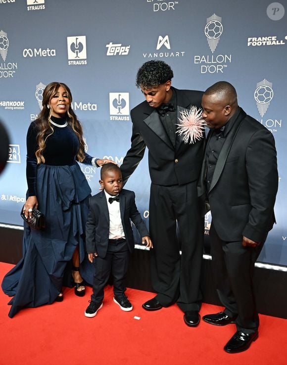 Bola de Ouro 2026: irmão de Lamine Yamal foi de roupa de gala à premiação do futebol mundial