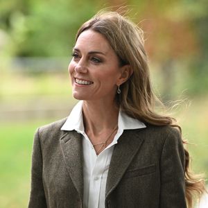 Kate Middleton elegeu um tom loiro mel nas madeixas