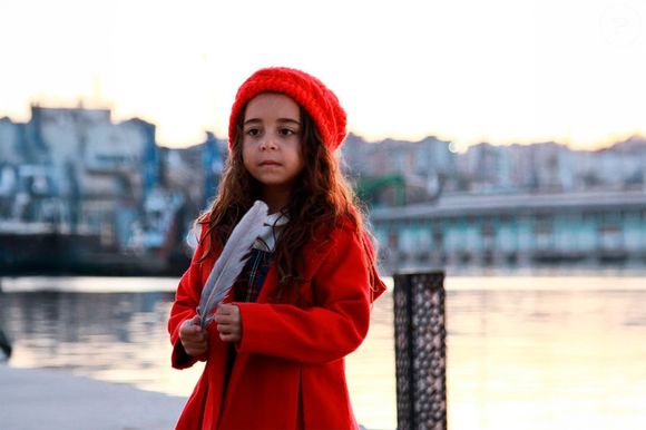 O agente que cuida do caso nota como Melek/Turna tem atitudes diferentes em relação a Zeynep e Sule no capítulo de 10 de dezembro de 2025, quarta-feira, da novela 'Mãe'