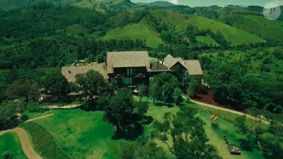 Foto mostra vista aérea de hotel de luxo em Campos do Jordão (SP)