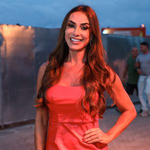 Nicole Bahls chamou atenção ao prestigiar o show de Ivete Sangalo e apareceu entre os convidados vips do evento