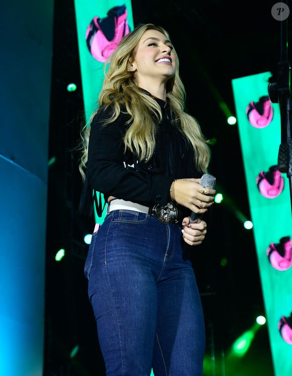 Duda Bertelli em foto durante show de Zé Felipe na Festa do Peão de Barretos 2025 em agosto de 2025