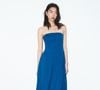 Vestido Midi Tomara que Caia de Popelina (Zara) | R$ 379 - outro destaque é essa peça confecionada em mistura de algodão em azul klein, a única que foge do navy tradicional, mas sem sair da cartela dos azuis intensos