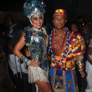 Ex de Xamã, Sophie Charlotte estará na Sapucaí no momento em que o cantor - na foto com a musa da Grande Rio Gardênia Cavalcanti - desfilar