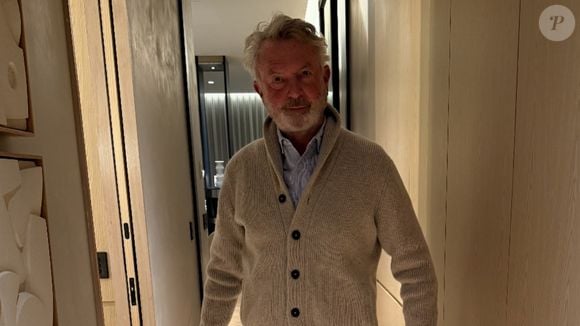 Morte de Sam Neill, astro de 'Jurassic Park' foi revelada em 13 de julho de 2026, de causas não informadas
