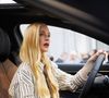 Marina Ruy Barbosa marcou presença no evento da BYD Auto Brasil e chamou atenção ao apostar em look com estilo corporativo.