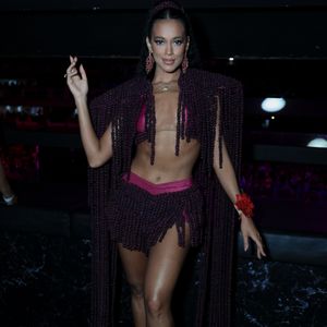 A também ex-BBB Alane Dias apostou em uma fantasia feita com sementes de açaí