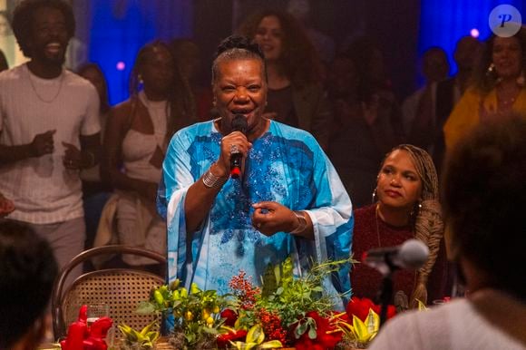 Neusa Borges conseguiu adquirir o bem após receber um dinheiro de indenização da escola Unidos da Tijuca. Em 2003, ela caiu de um carro alegórico a uma altura de quatro metros