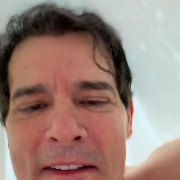 Celso Portiolli fez caras e bocas em imagens sugestivas