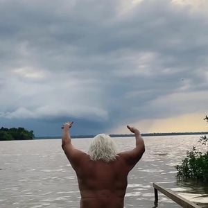 Topless e de biquíni fio-dental, Fafá de Belém ganhou elogios de famosos e dos fãs