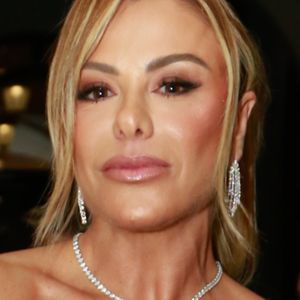 Casamento de Samara Pink, sócia de Virginia Fonseca, tem vestido all black, assimetria e mais. Fotos!