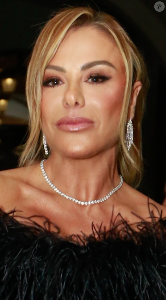 Casamento de Samara Pink, sócia de Virginia Fonseca, tem vestido all black, assimetria e mais. Fotos!