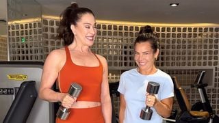 Cocco Fitness, personal trainer: ‘Este treino com halteres combina força e cardio e trabalha o corpo todo em 30 minutos’