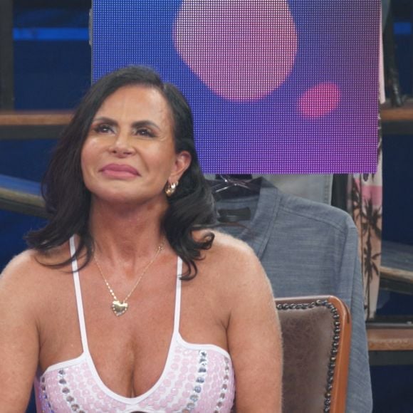 . Embora a substância seja aprovada para alguns usos médicos, como preenchimento em pacientes com atrofia facial, especialistas alertam para possíveis efeitos colaterais a longo prazo, incluindo inflamações, infecções, rejeição e deformações.