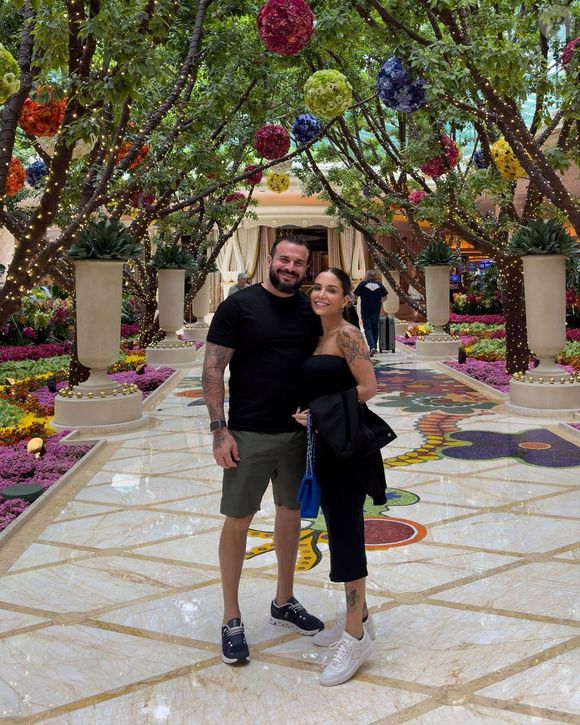 Diretor importante na Viradouro, Marcelinho Calil fazia declarações à mulher, Thamires Hauch, na web