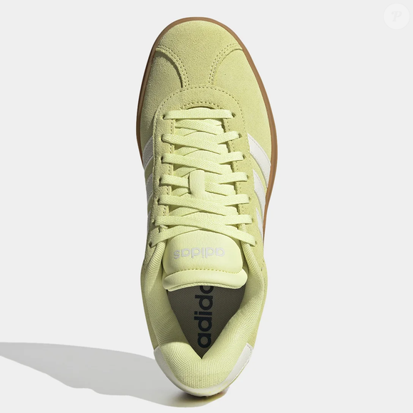 Com design moderno e palmilha em EVA, Adidas VL Court Bold promete conforto prolongado no dia a dia