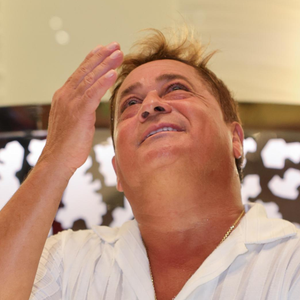 ‘Rejuvenesceu 10 anos’: Leonardo se rende à cirurgia plástica mais popular do mundo e o resultado surpreende; médicos explicam sucesso da blefaroplastia