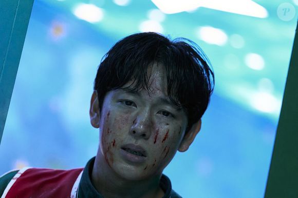 Im Si-wan tem 36 anos na atualidade e vive Myung-gi, o Jogador 333