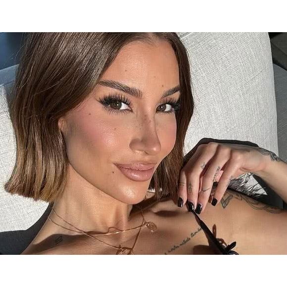Além de hidratar os lábios, ele dá aquele ar fresh e natural, como é a aposta de Bianca Andrade