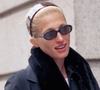 Carolyn Bessette em alta: 5 tendências do minimalismo noventista que voltam a ditar a beleza em 2026