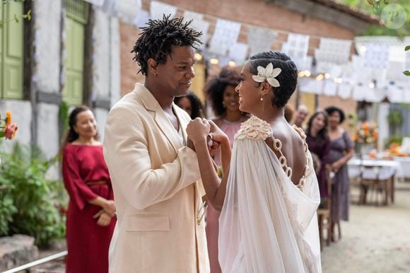 Eduarda (Gabz) terá um dos momentos mais felizes de sua vida. A cantora se casará com Leandro (David Junior), formando uma linda família ao lado de Nicole (Rafa Machado) e Sol (Ana Alice Rocha dos Santos).
